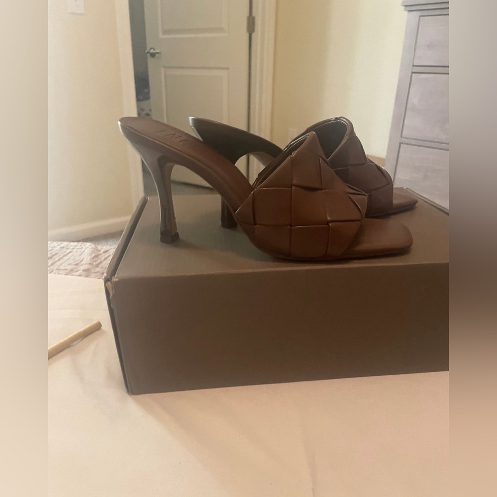 INC. Heels